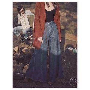 FREE PEOPLE Gilmore Super Wide Flare Leg Jeans Size 2 Med Blue Wash 100% Cotton